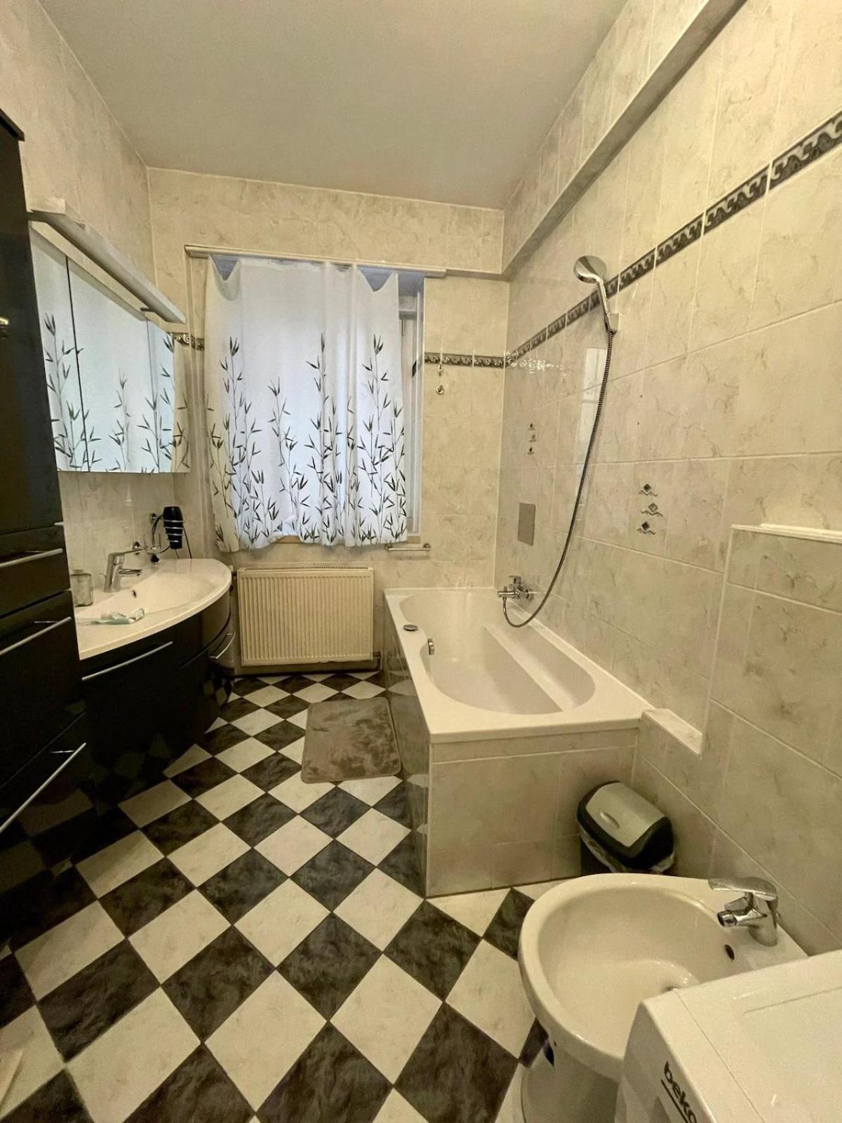 Gemutliche Wohnung Mit Super Lage Wenen Buitenkant foto